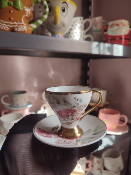 فنجان قهوة بالطبق vintage